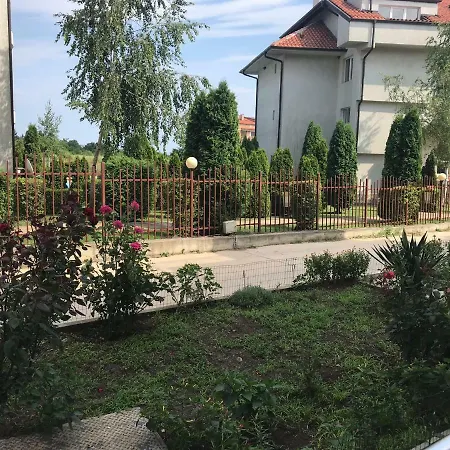 Большие Апартаменты Apartment *